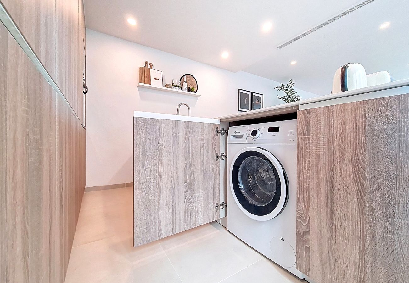 Appartement in Los Alcazares - Luxe appartement bij het zwembad • Terras & parkeren