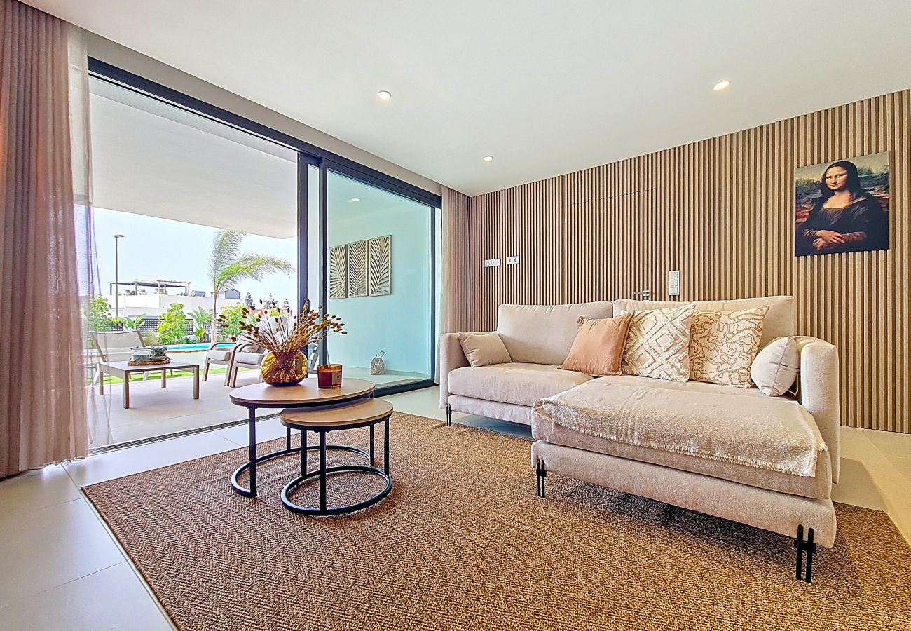 Appartement in Los Alcazares - Luxe appartement bij het zwembad • Terras & parkeren