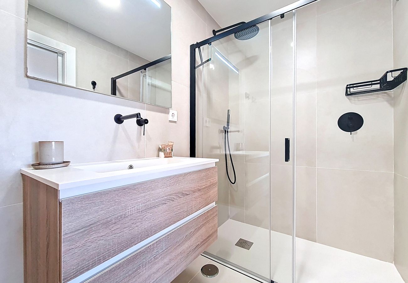 Appartement in Los Alcazares - Luxe appartement bij het zwembad • Terras & parkeren