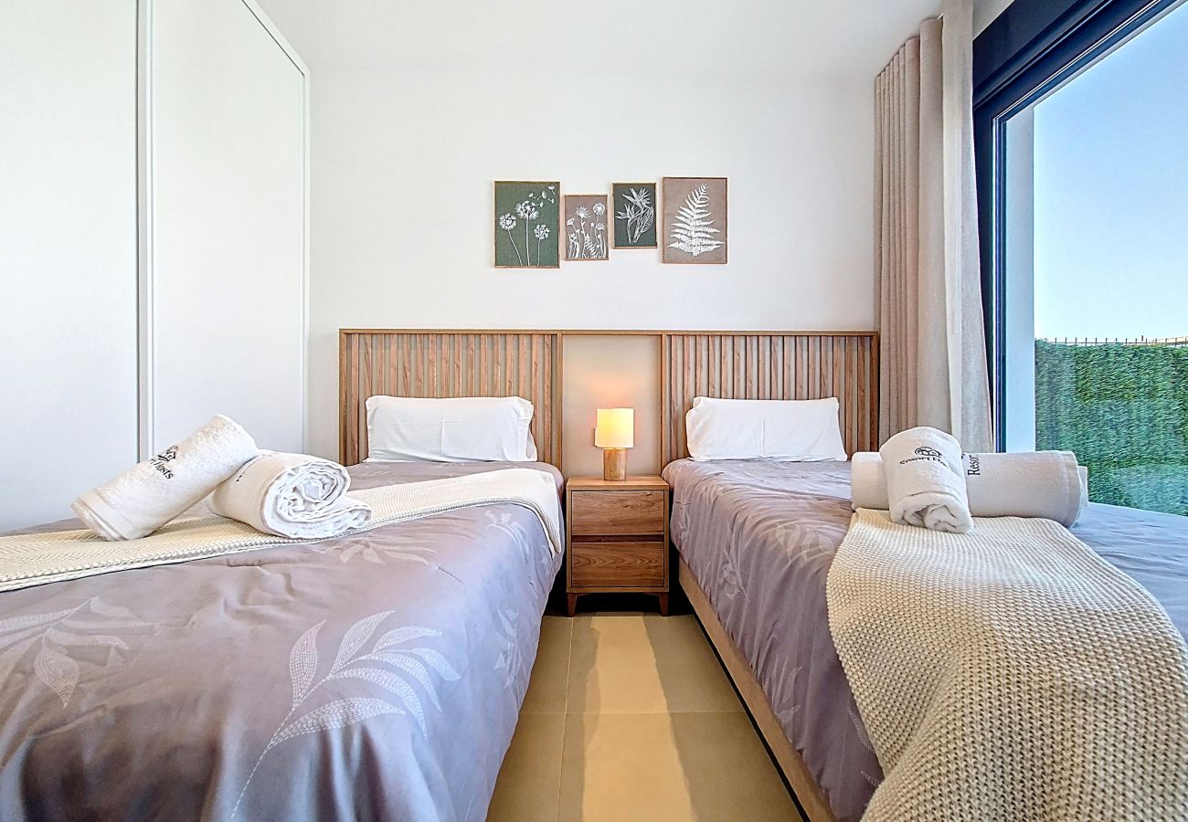 Appartement in Los Alcazares - Luxe appartement bij het zwembad • Terras & parkeren