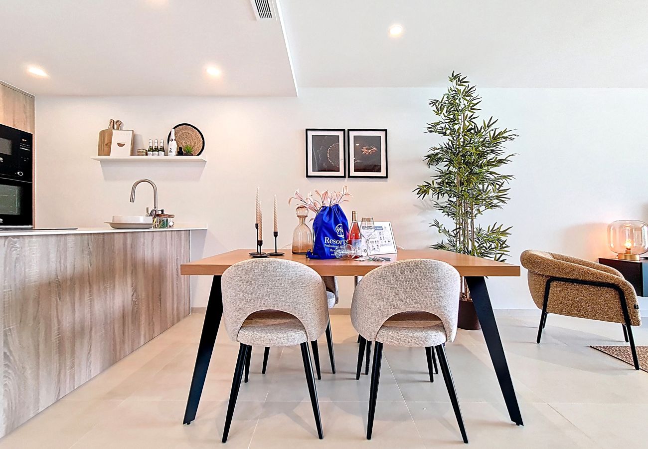Appartement in Los Alcazares - Luxe appartement bij het zwembad • Terras & parkeren