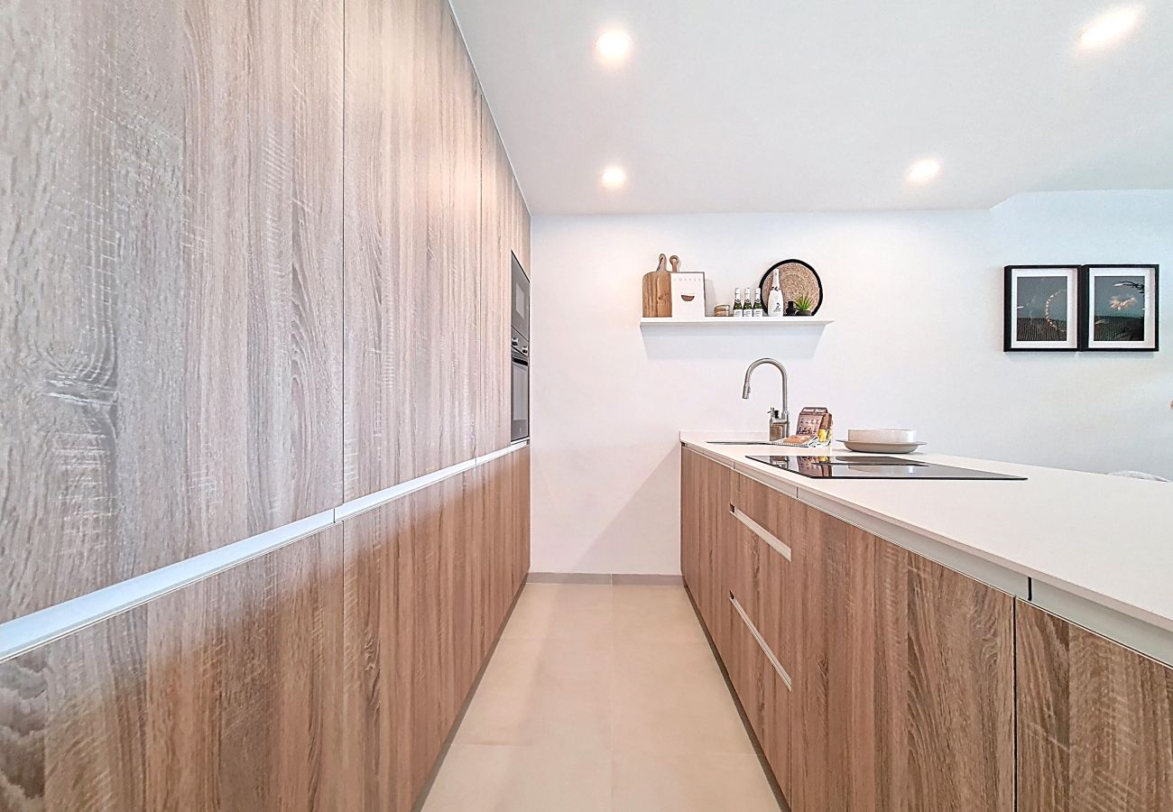 Appartement in Los Alcazares - Luxe appartement bij het zwembad • Terras & parkeren
