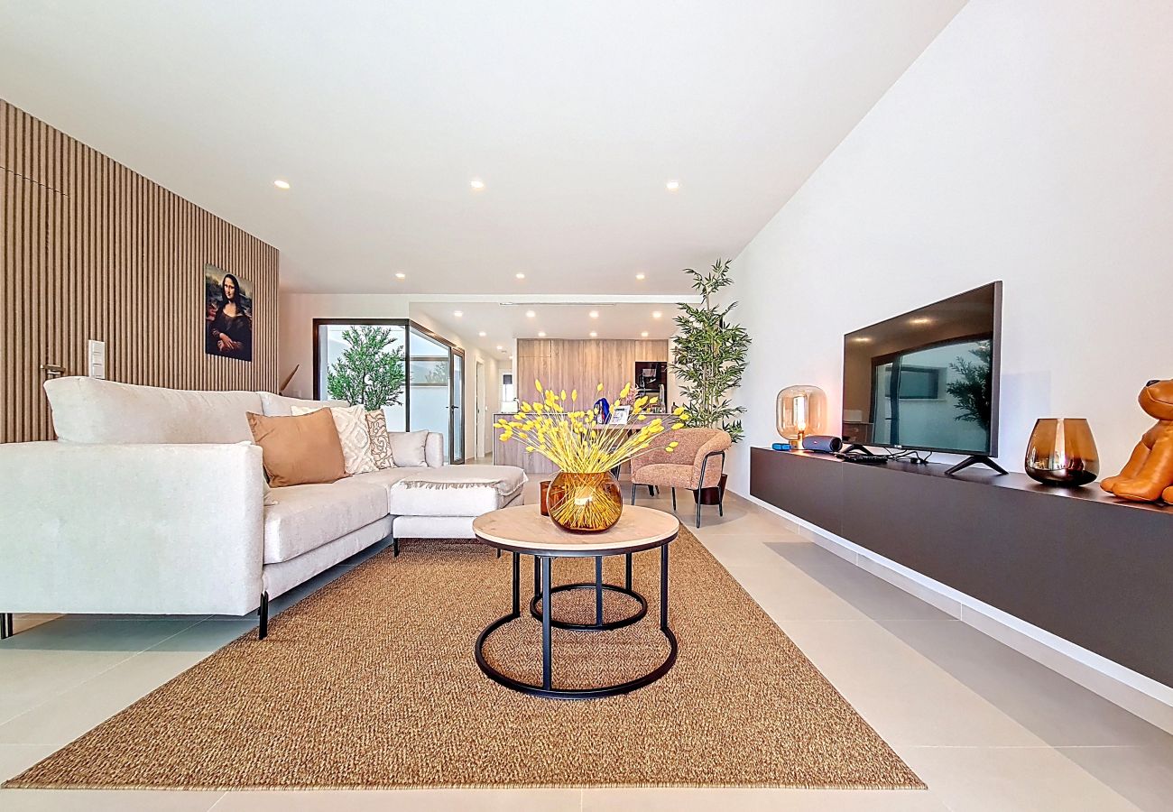 Appartement in Los Alcazares - Luxe appartement bij het zwembad • Terras & parkeren
