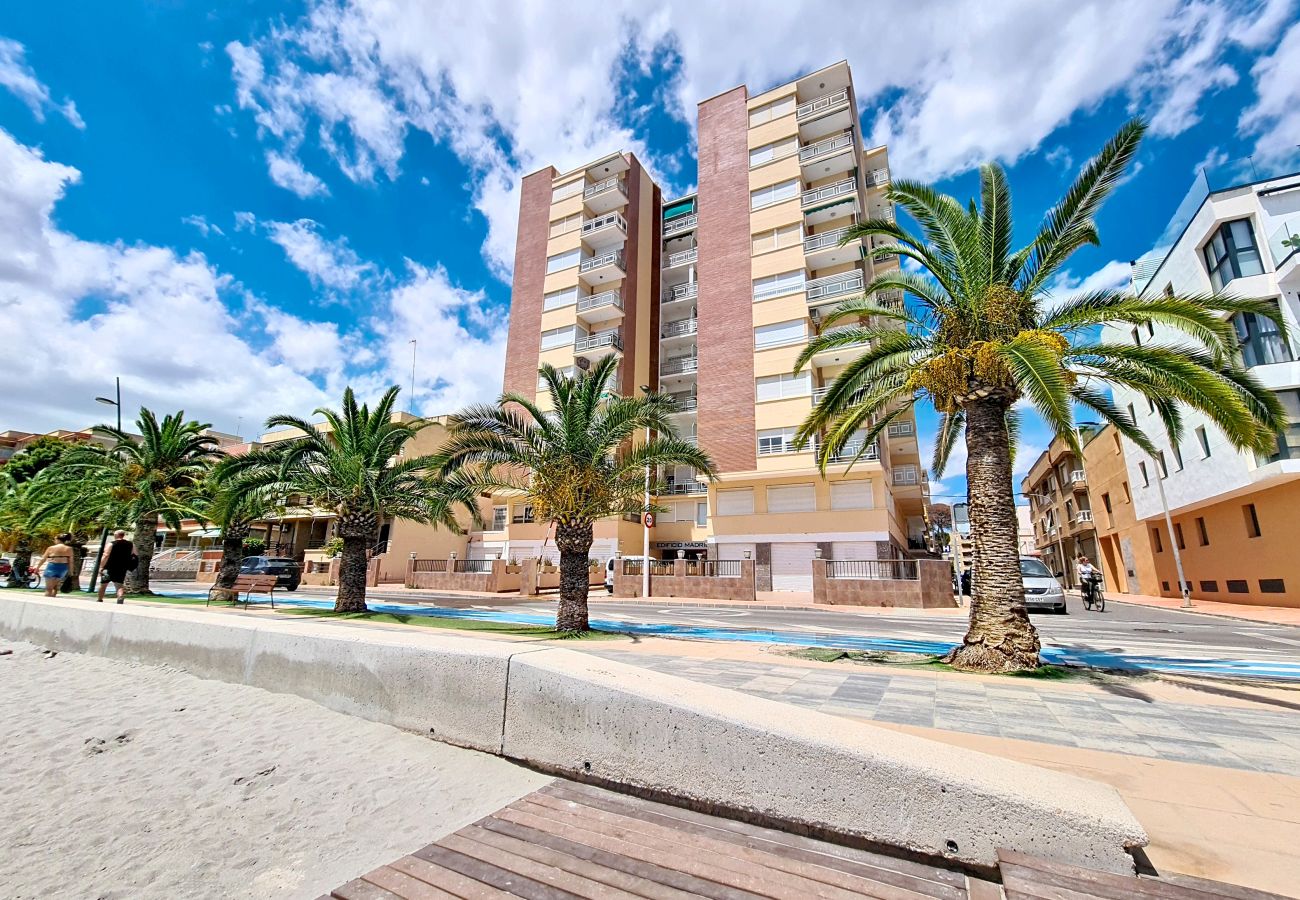 Appartement in San Pedro del Pinatar - Appartement aan zee met balkon en uitzicht op zee