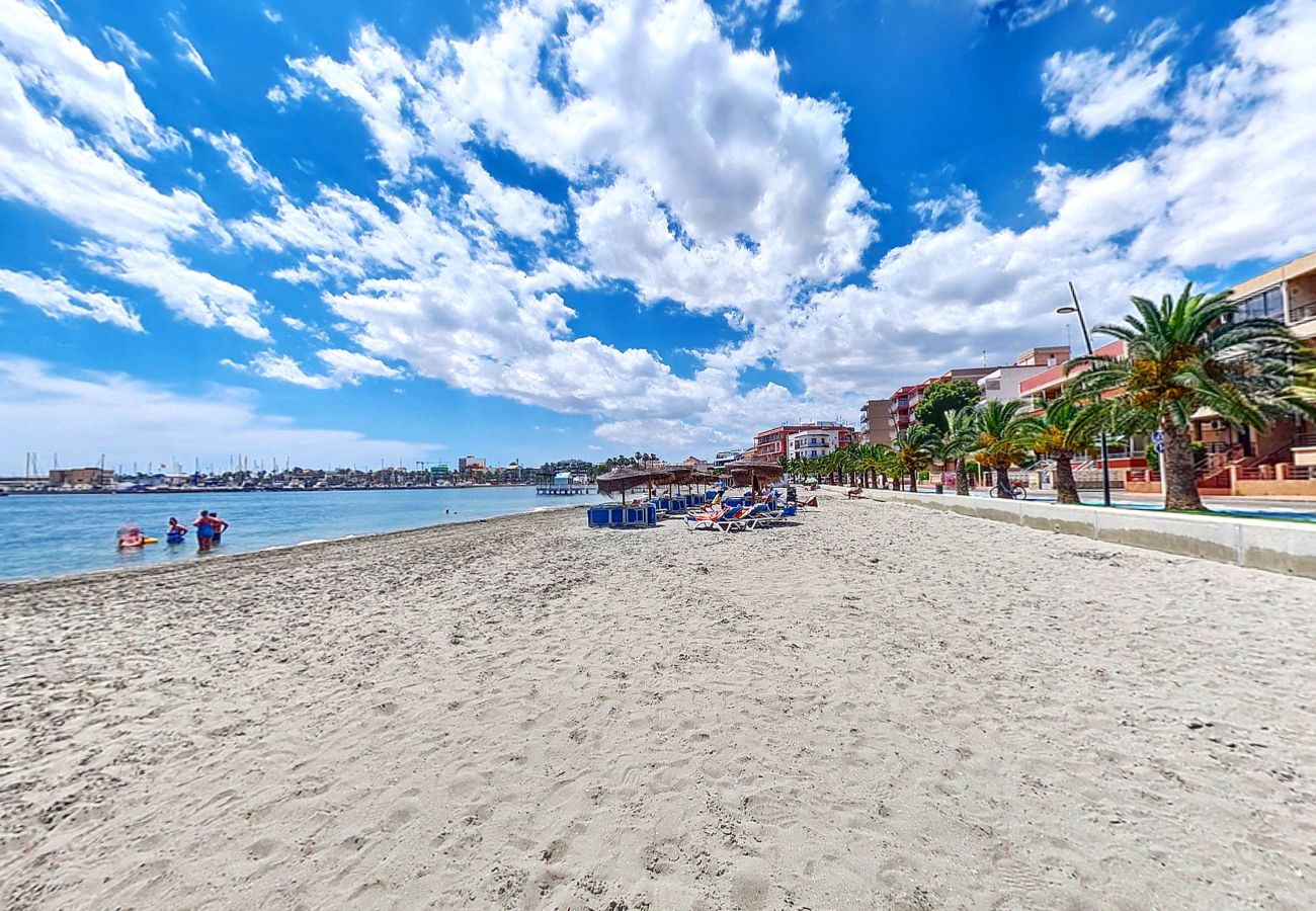 Appartement in San Pedro del Pinatar - Appartement aan zee met balkon en uitzicht op zee