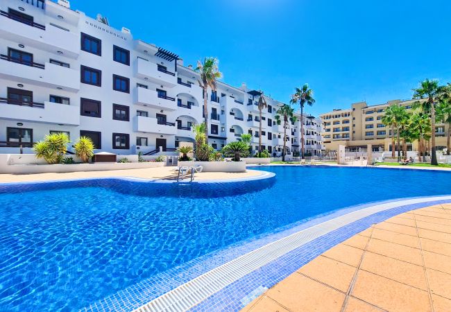 Appartement in Los Alcazares - Stijlvol Appartement met Balkon en Uitzicht op het Zwembad