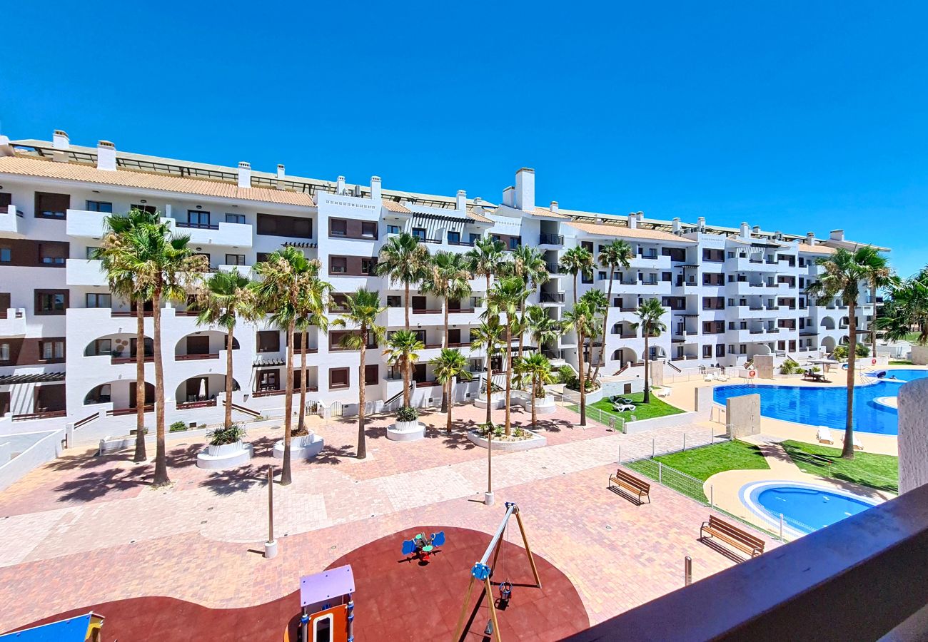 Appartement in Los Alcazares - Stijlvol Appartement met Balkon en Uitzicht op het Zwembad