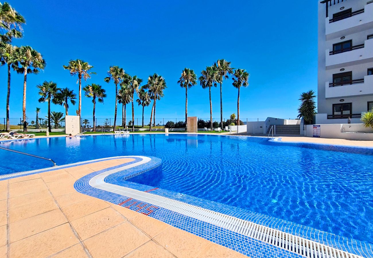 Appartement in Los Alcazares - Stijlvol Appartement met Balkon en Uitzicht op het Zwembad