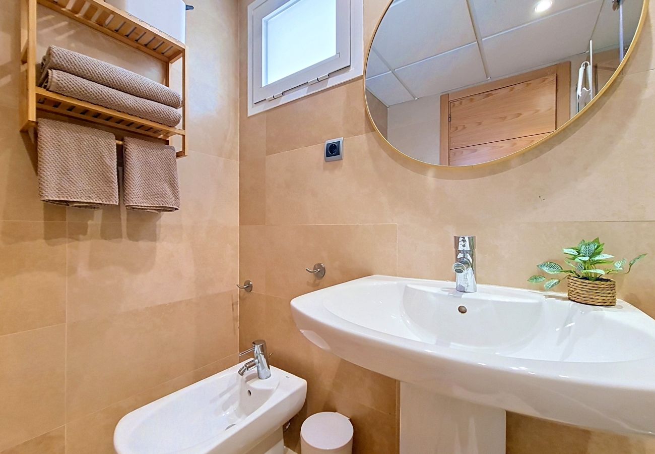 Appartement in Los Alcazares - Stijlvol Appartement met Balkon en Uitzicht op het Zwembad