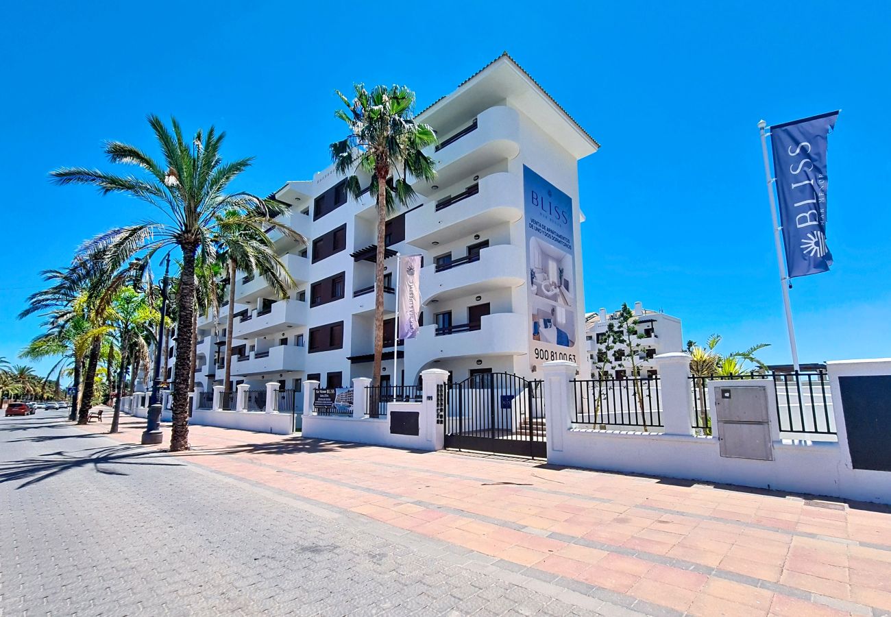 Appartement in Los Alcazares - Stijlvol Appartement met Balkon en Uitzicht op het Zwembad