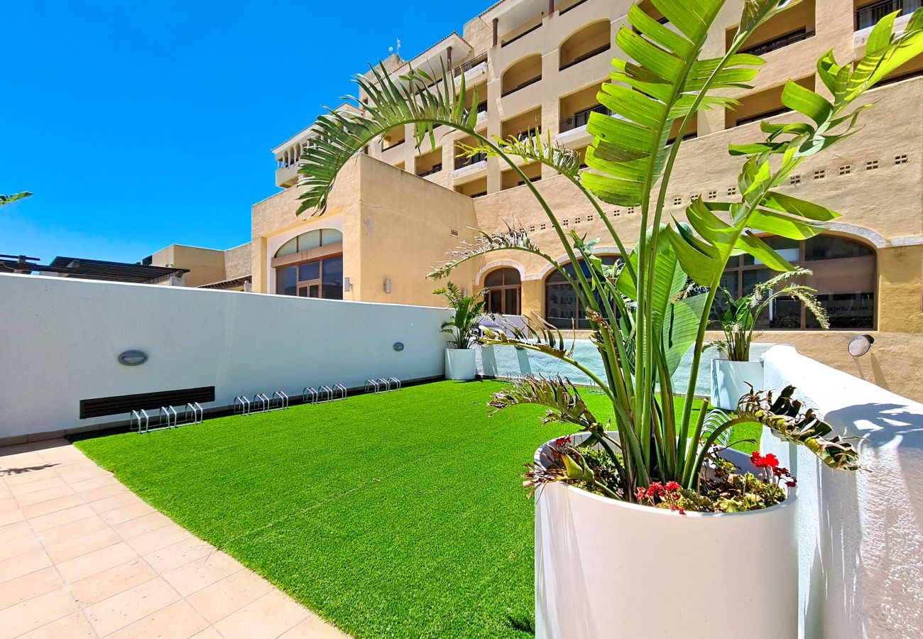 Appartement in Los Alcazares - Stijlvol Appartement met Balkon en Uitzicht op het Zwembad