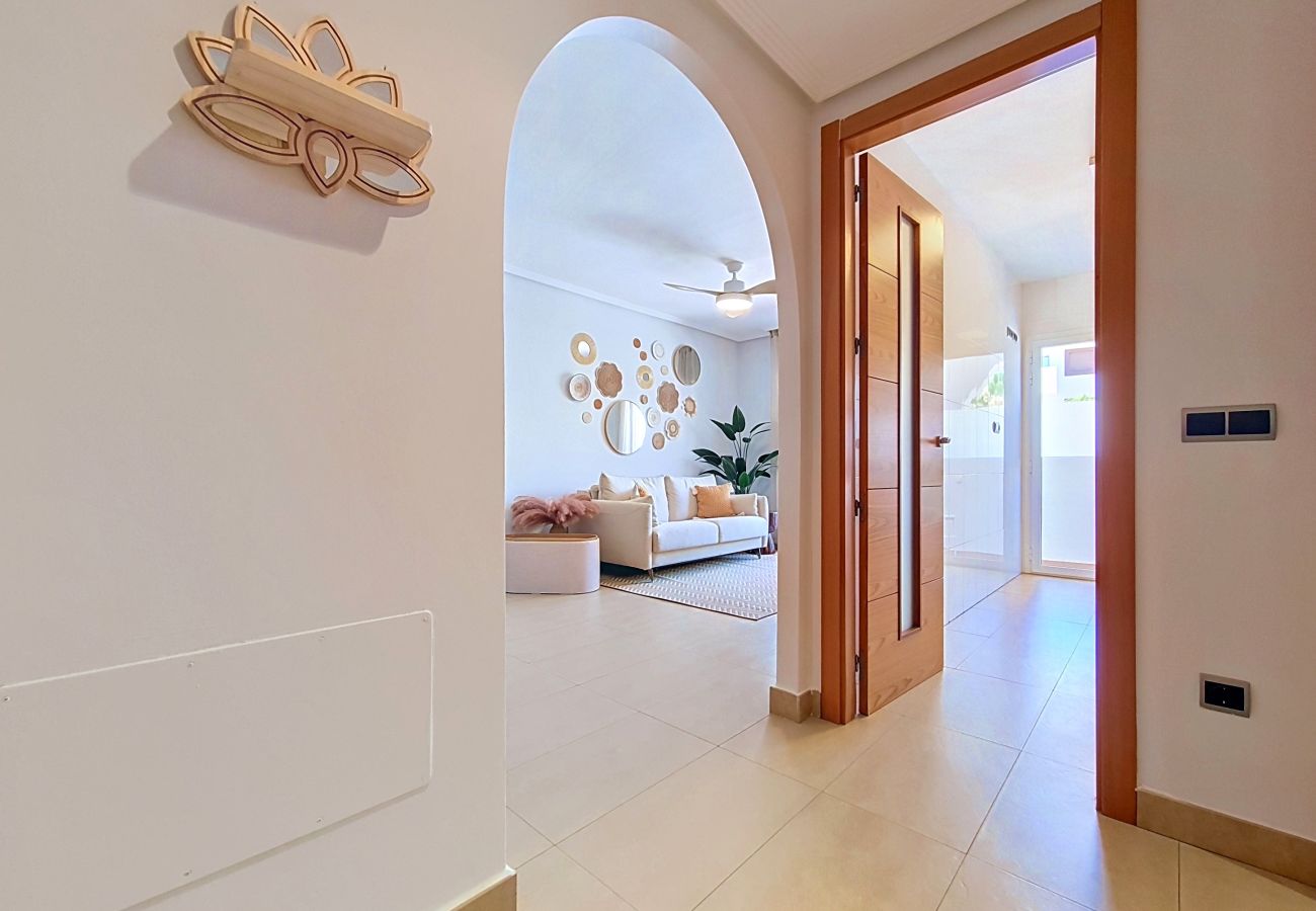 Appartement in Los Alcazares - Stijlvol Appartement met Balkon en Uitzicht op het Zwembad