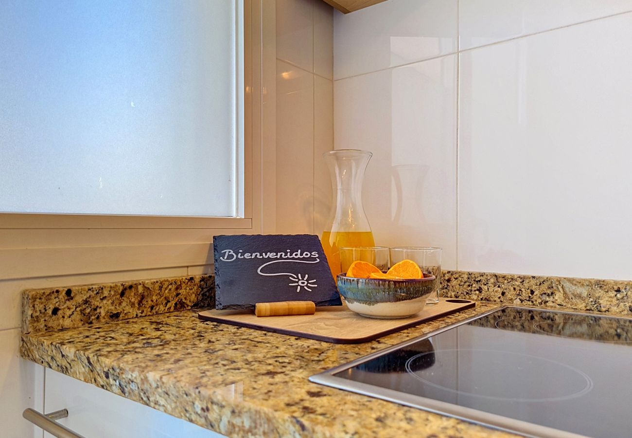 Appartement in Los Alcazares - Stijlvol Appartement met Balkon en Uitzicht op het Zwembad