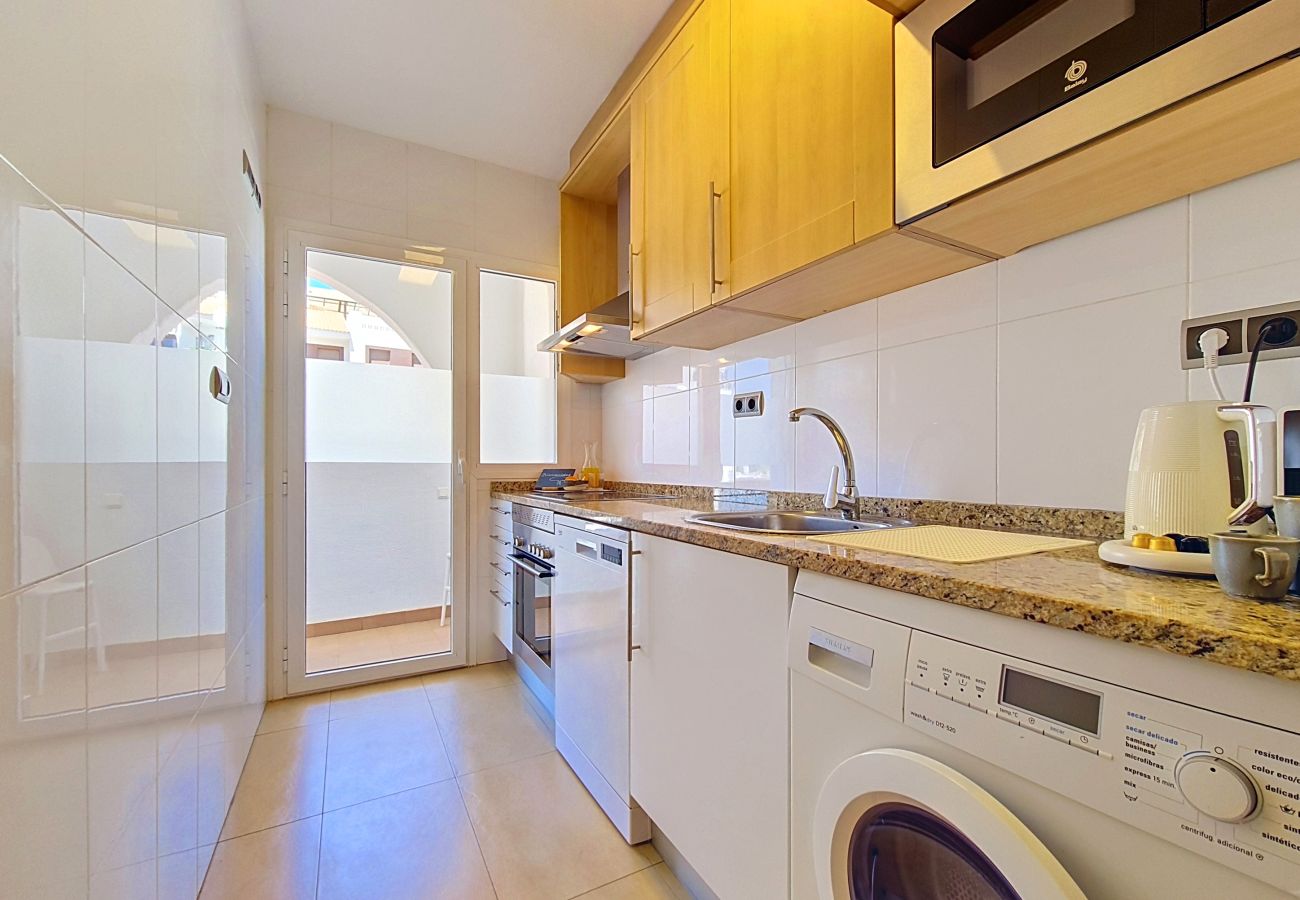 Appartement in Los Alcazares - Stijlvol Appartement met Balkon en Uitzicht op het Zwembad