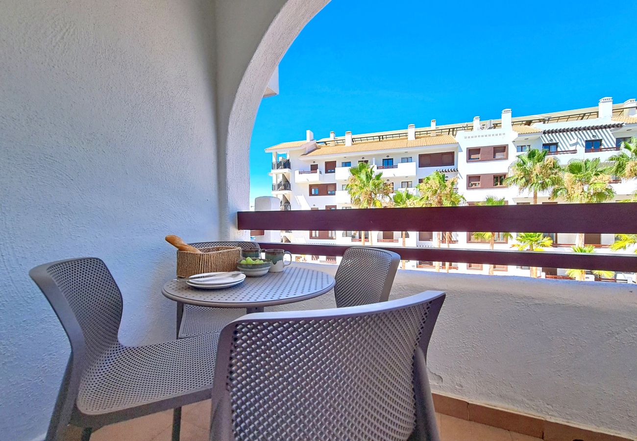 Appartement in Los Alcazares - Stijlvol Appartement met Balkon en Uitzicht op het Zwembad
