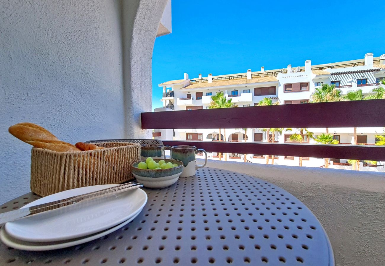 Appartement in Los Alcazares - Stijlvol Appartement met Balkon en Uitzicht op het Zwembad