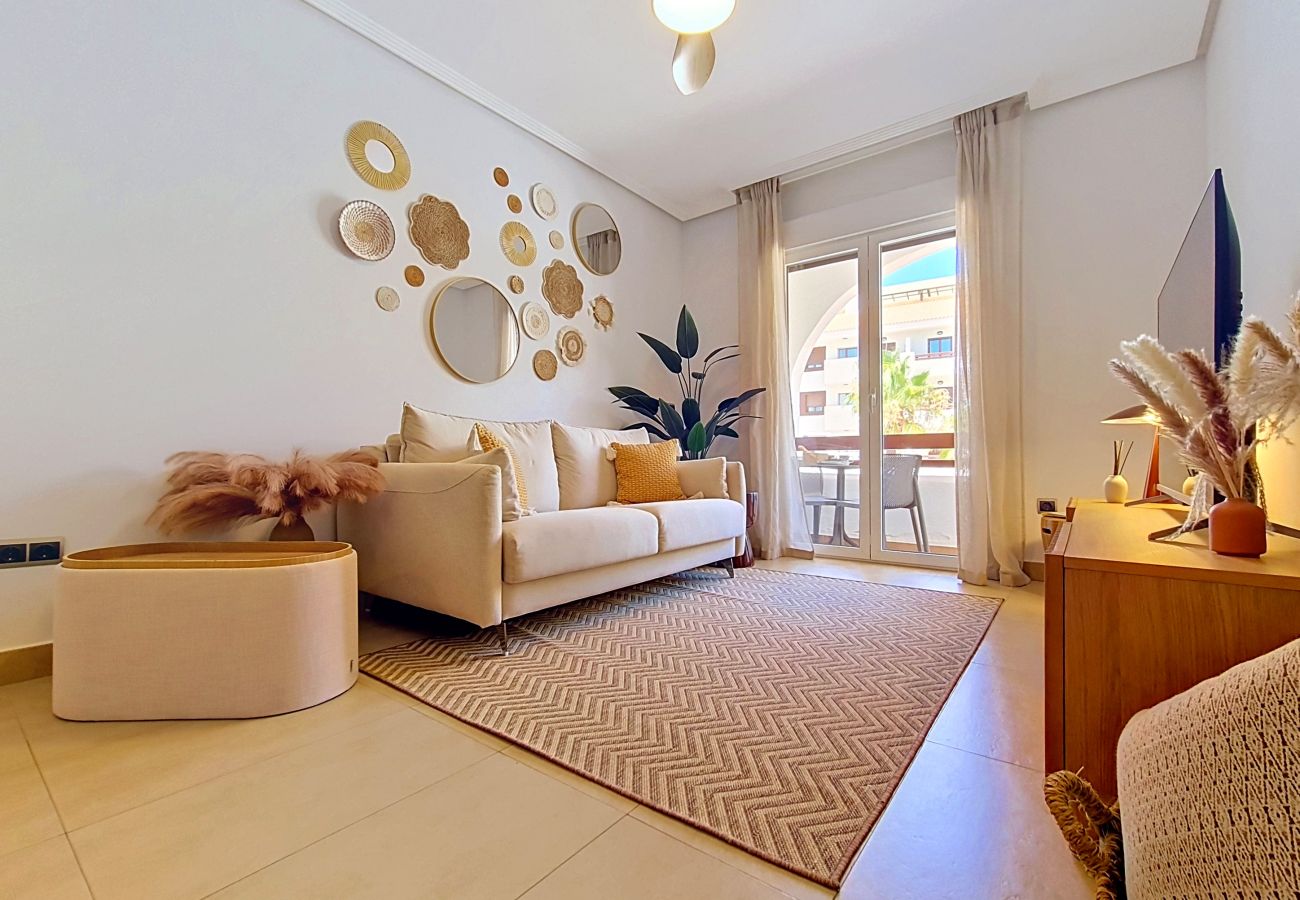 Appartement in Los Alcazares - Stijlvol Appartement met Balkon en Uitzicht op het Zwembad