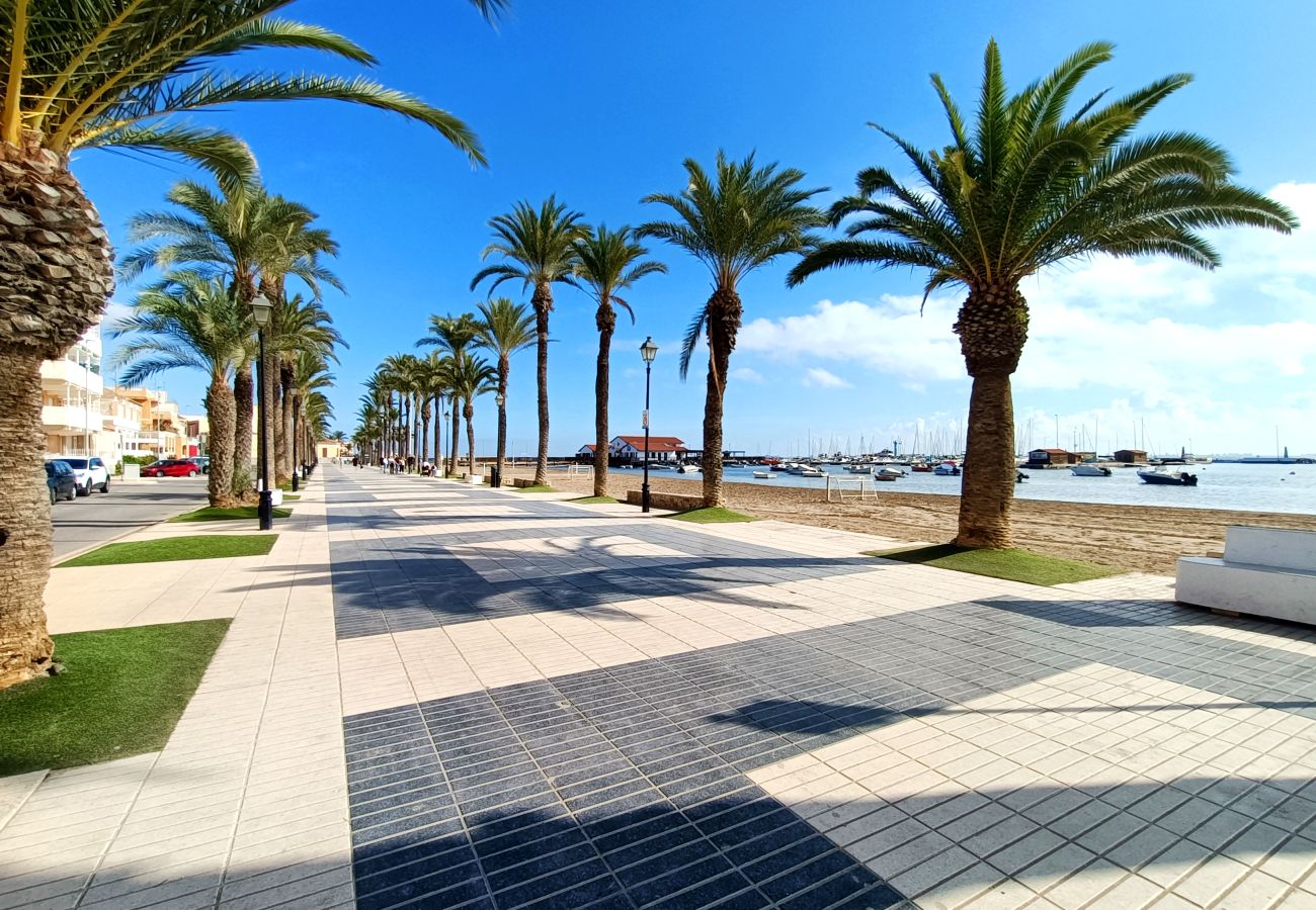 Appartement in Los Alcazares - Stijlvol Appartement met Balkon en Uitzicht op het Zwembad