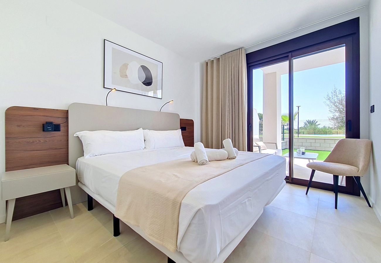 Appartement in Los Alcazares - Begane Grond Apt met Terras & Zwembadzicht