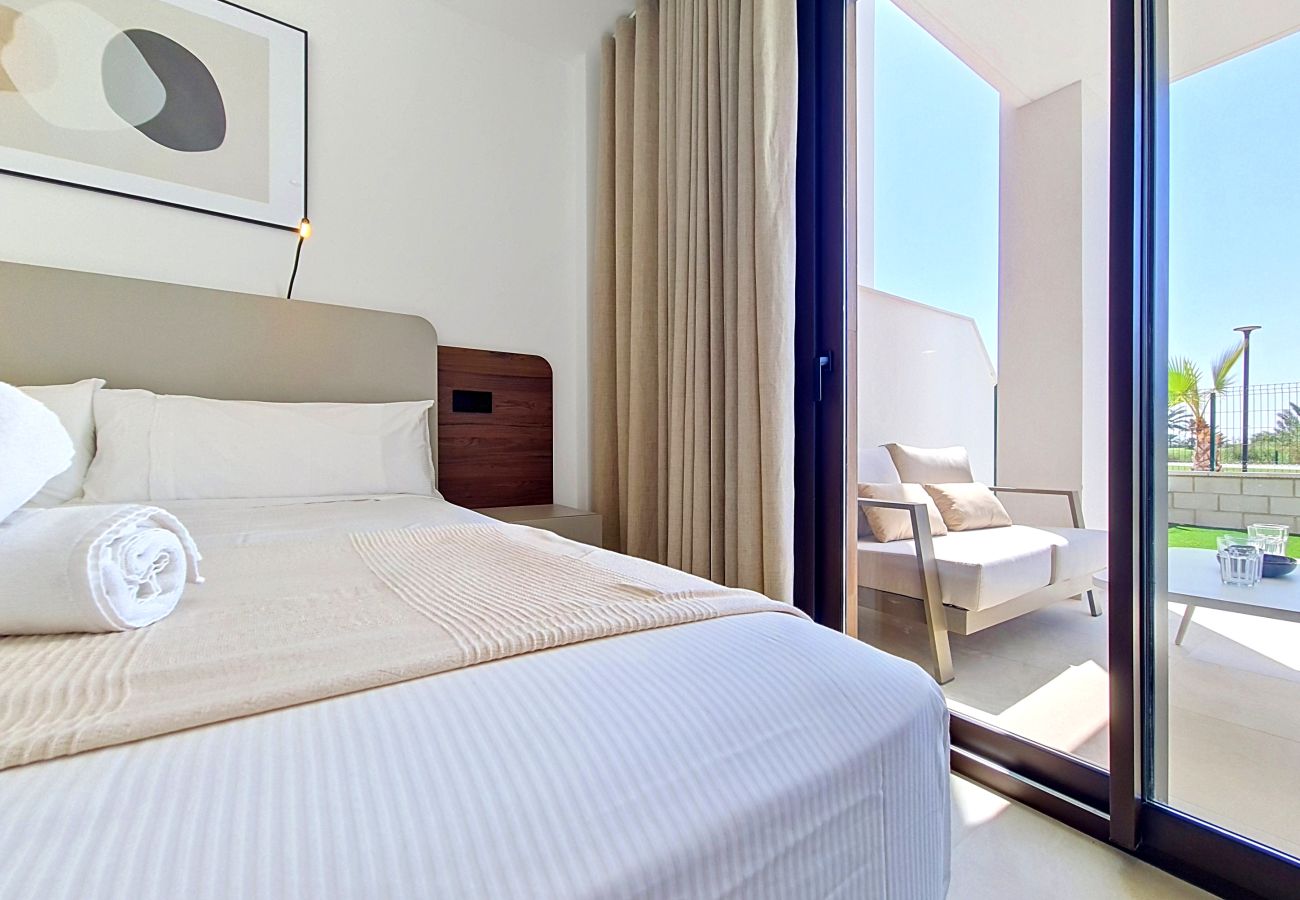 Appartement in Los Alcazares - Begane Grond Apt met Terras & Zwembadzicht