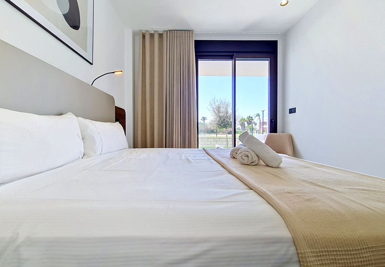 Appartement in Los Alcazares - Begane Grond Apt met Terras & Zwembadzicht