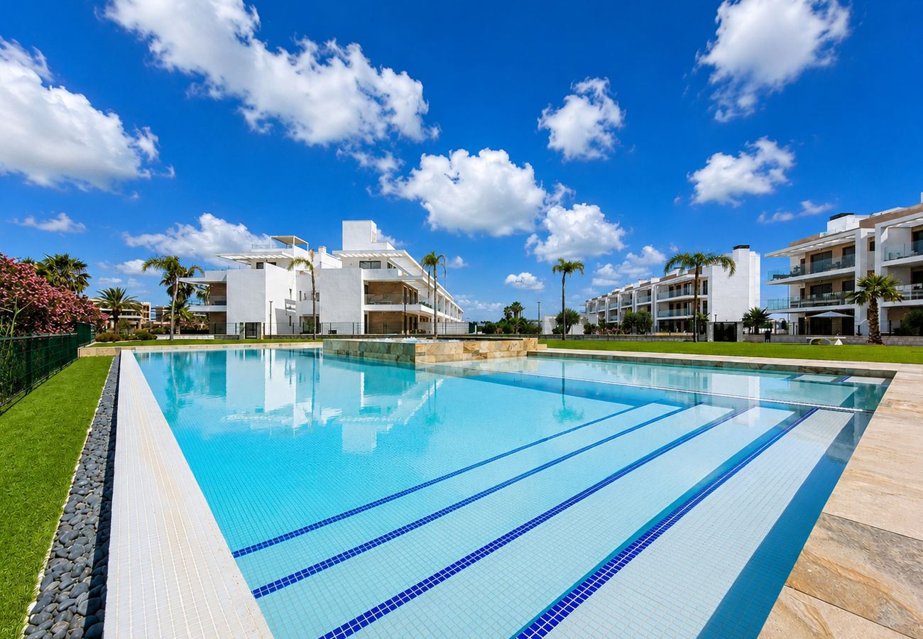 Appartement in Los Alcazares - Begane Grond Apt met Terras & Zwembadzicht